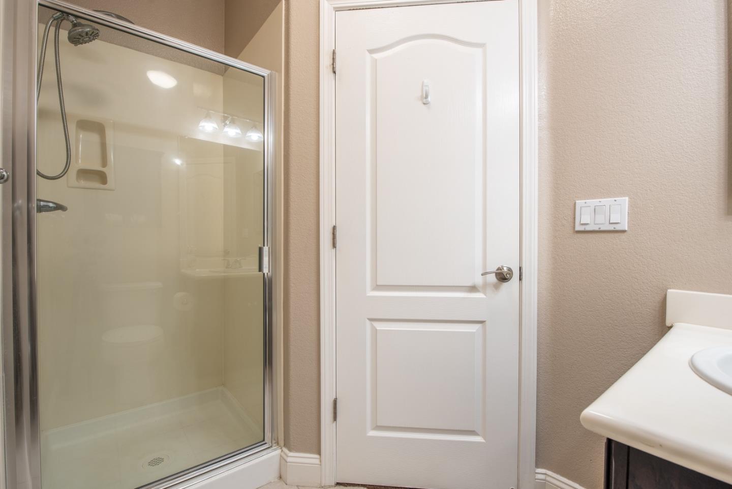 Detail Gallery Image 12 of 27 For 347 Bella Ridge Ter, San Jose,  CA 95125 - 4 Beds | 4 Baths