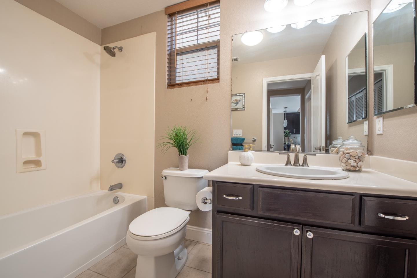 Detail Gallery Image 15 of 27 For 347 Bella Ridge Ter, San Jose,  CA 95125 - 4 Beds | 4 Baths