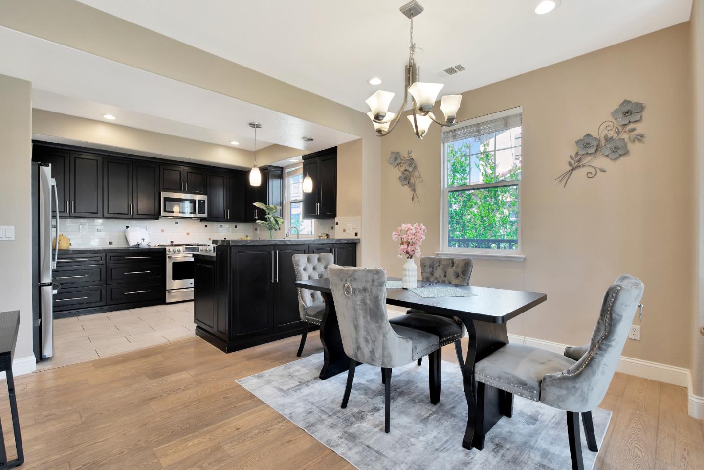 Detail Gallery Image 6 of 27 For 347 Bella Ridge Ter, San Jose,  CA 95125 - 4 Beds | 4 Baths