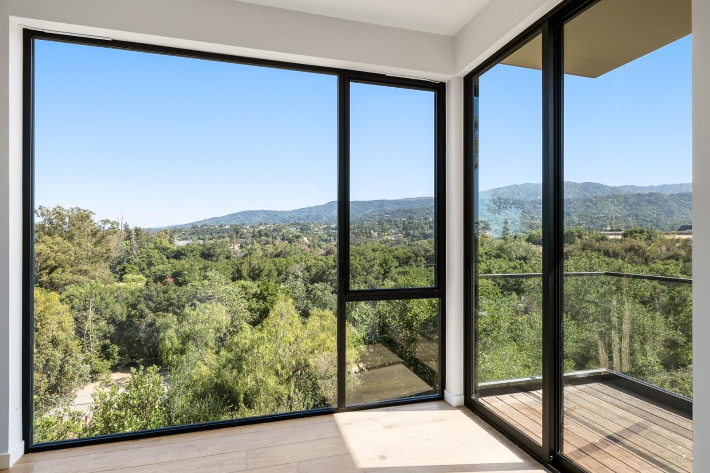 Detail Gallery Image 25 of 48 For 25251 La Rena Ln, Los Altos Hills,  CA 94022 - 5 Beds | 5/3 Baths