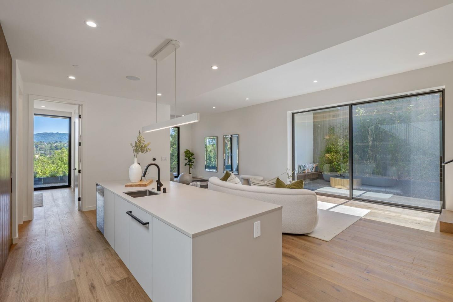 Detail Gallery Image 29 of 48 For 25251 La Rena Ln, Los Altos Hills,  CA 94022 - 5 Beds | 5/3 Baths