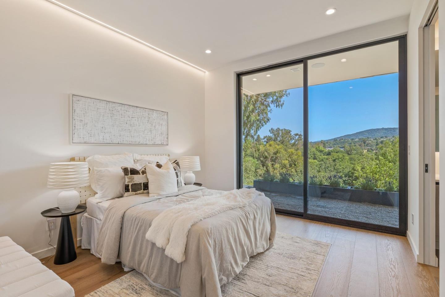 Detail Gallery Image 33 of 48 For 25251 La Rena Ln, Los Altos Hills,  CA 94022 - 5 Beds | 5/3 Baths