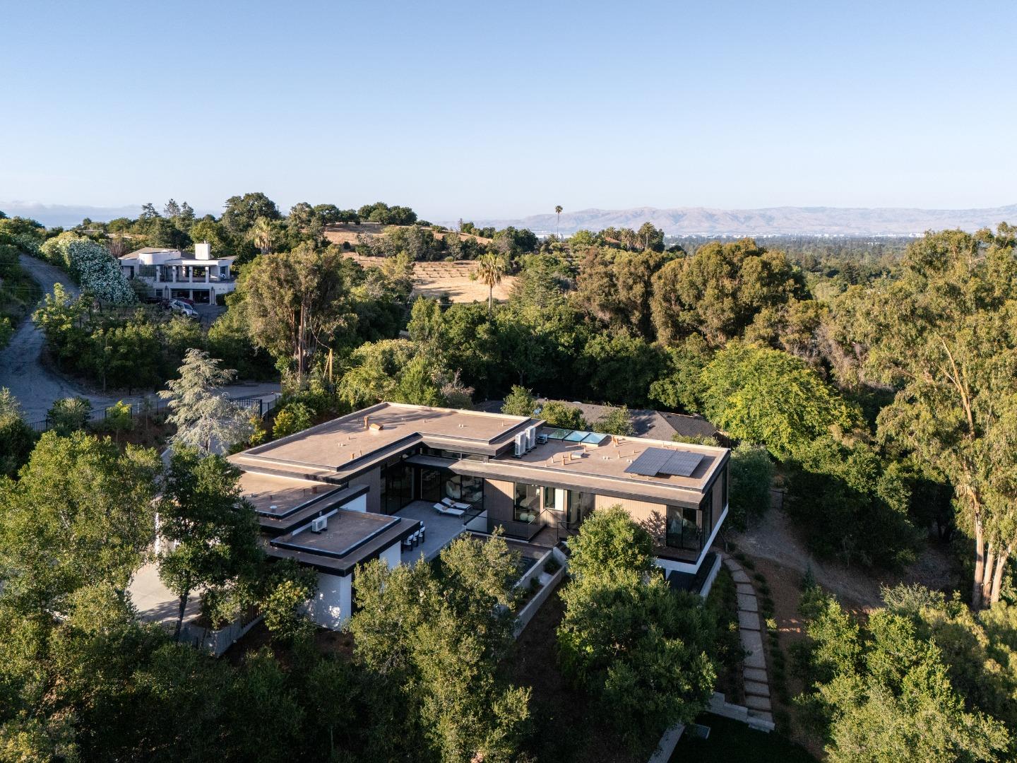 Detail Gallery Image 47 of 48 For 25251 La Rena Ln, Los Altos Hills,  CA 94022 - 5 Beds | 5/3 Baths