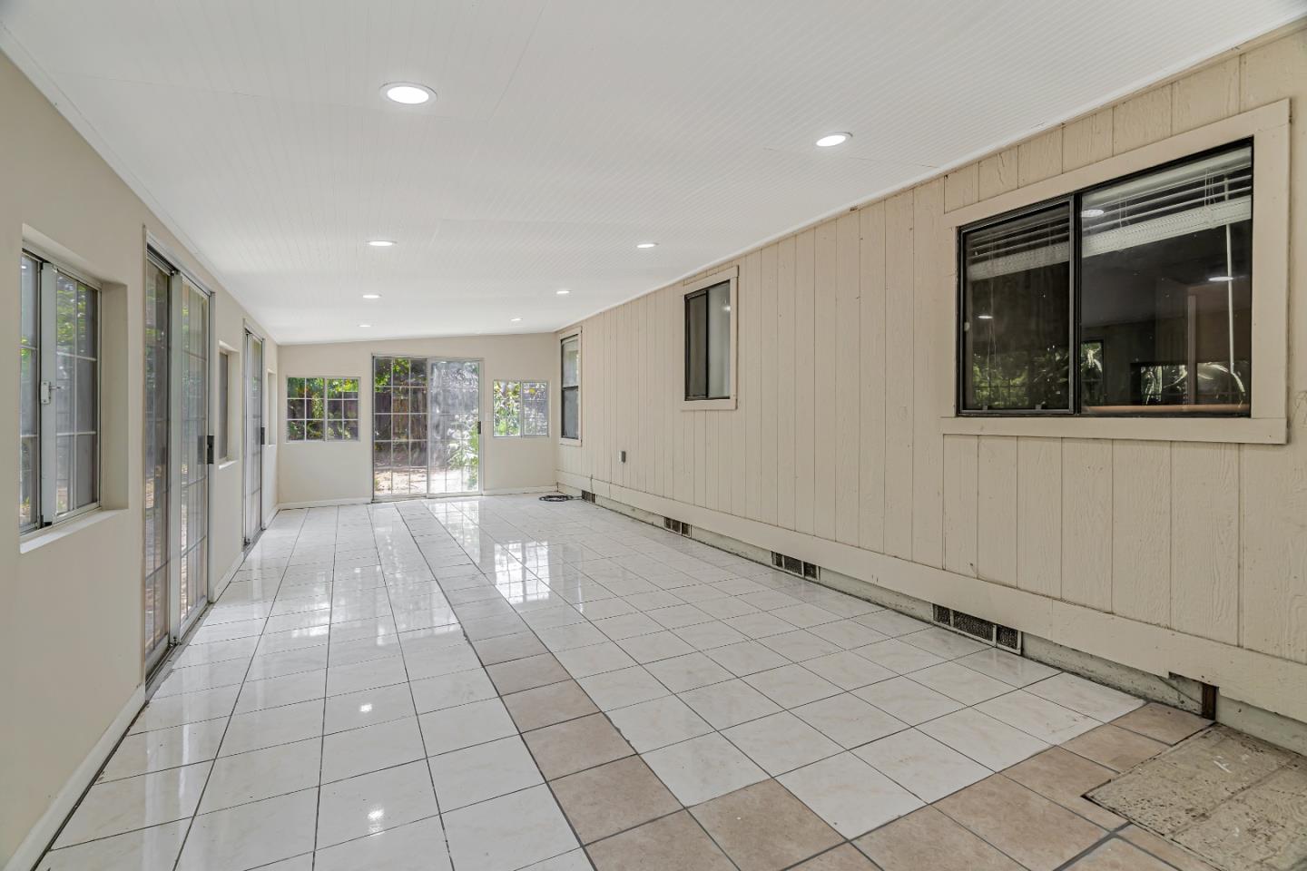 Detail Gallery Image 13 of 36 For 64 via De Guadalupe, San Jose,  CA 95116 - 4 Beds | 2 Baths