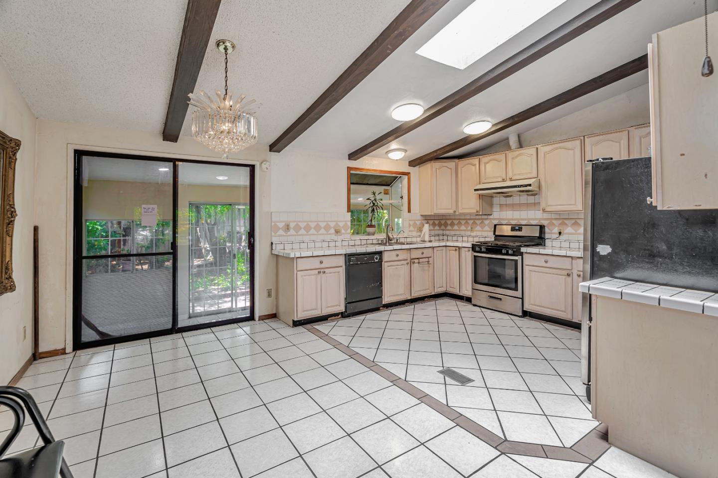 Detail Gallery Image 7 of 36 For 64 via De Guadalupe, San Jose,  CA 95116 - 4 Beds | 2 Baths