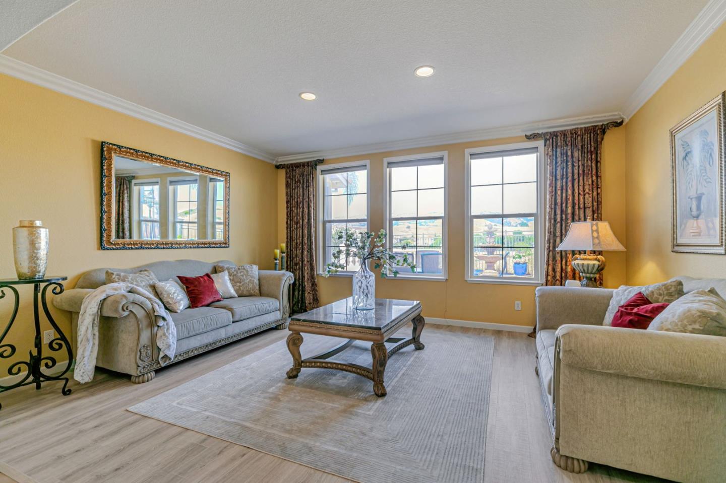 Detail Gallery Image 11 of 76 For 4224 Indigo Oak Ct, San Jose,  CA 95121 - 5 Beds | 3/1 Baths