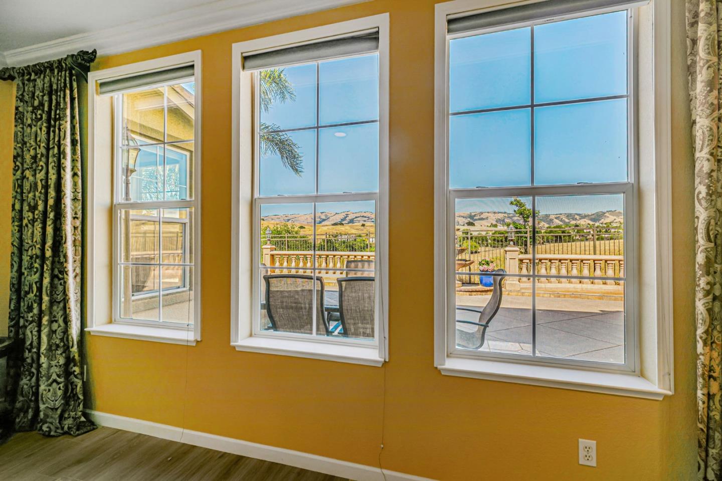 Detail Gallery Image 14 of 76 For 4224 Indigo Oak Ct, San Jose,  CA 95121 - 5 Beds | 3/1 Baths
