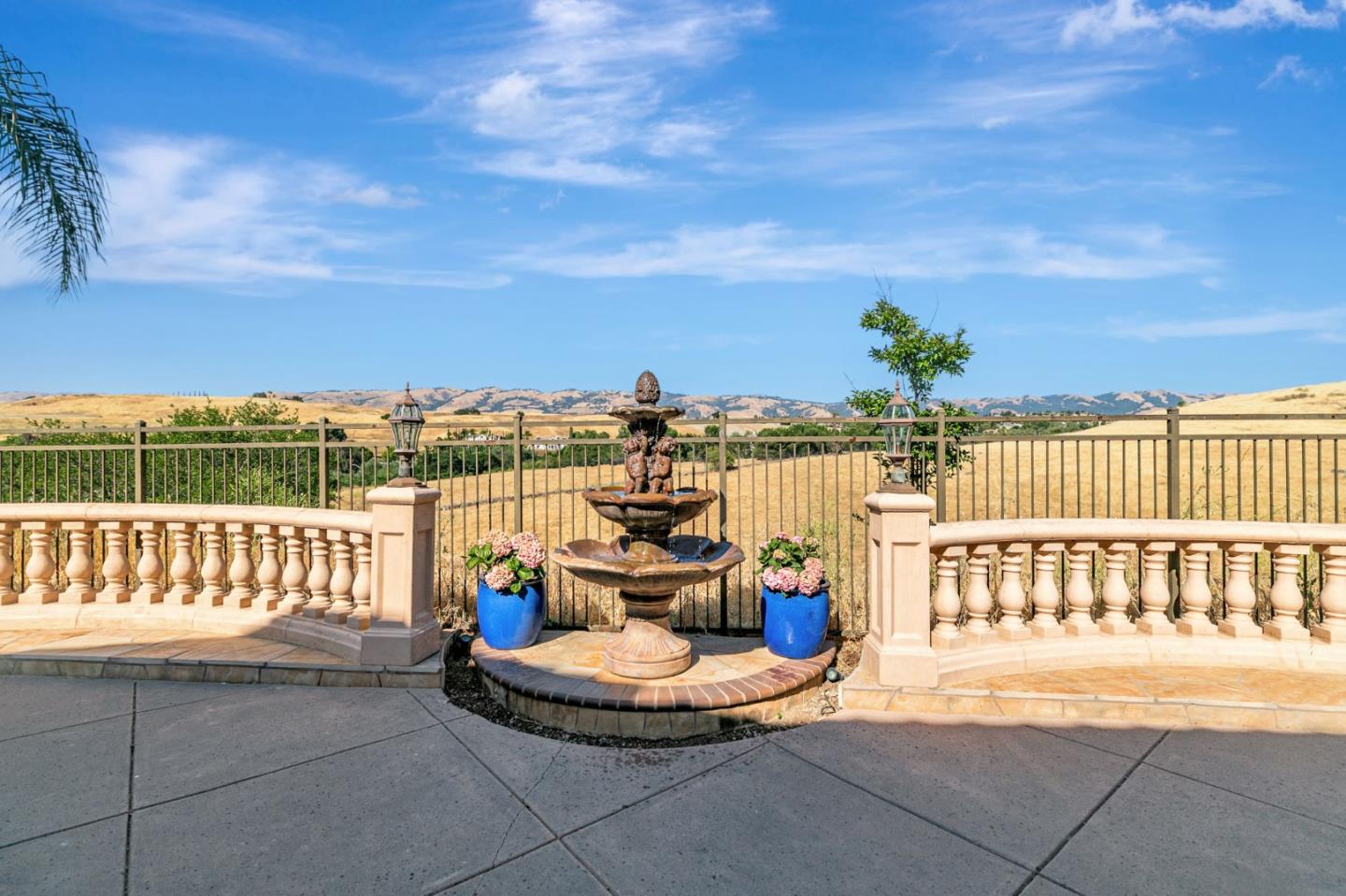 Detail Gallery Image 2 of 76 For 4224 Indigo Oak Ct, San Jose,  CA 95121 - 5 Beds | 3/1 Baths