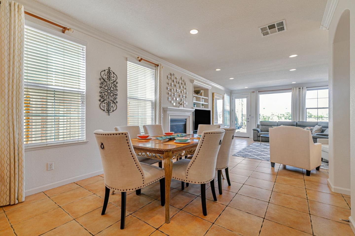 Detail Gallery Image 22 of 76 For 4224 Indigo Oak Ct, San Jose,  CA 95121 - 5 Beds | 3/1 Baths