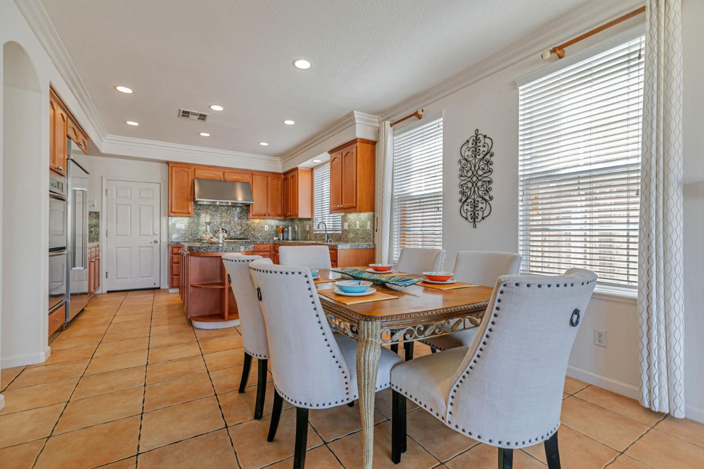 Detail Gallery Image 24 of 76 For 4224 Indigo Oak Ct, San Jose,  CA 95121 - 5 Beds | 3/1 Baths