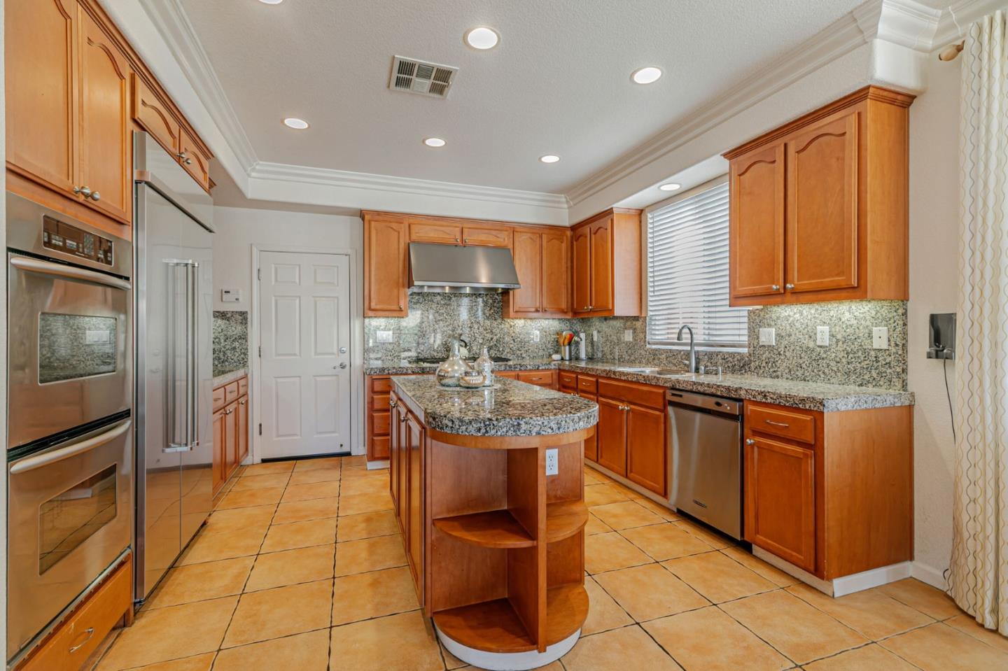 Detail Gallery Image 25 of 76 For 4224 Indigo Oak Ct, San Jose,  CA 95121 - 5 Beds | 3/1 Baths