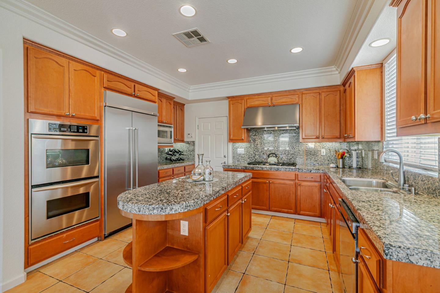 Detail Gallery Image 26 of 76 For 4224 Indigo Oak Ct, San Jose,  CA 95121 - 5 Beds | 3/1 Baths