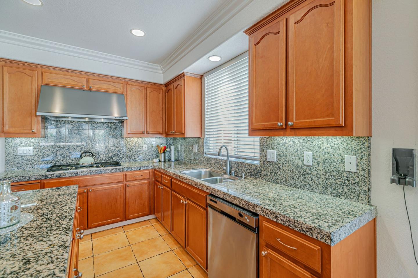 Detail Gallery Image 27 of 76 For 4224 Indigo Oak Ct, San Jose,  CA 95121 - 5 Beds | 3/1 Baths
