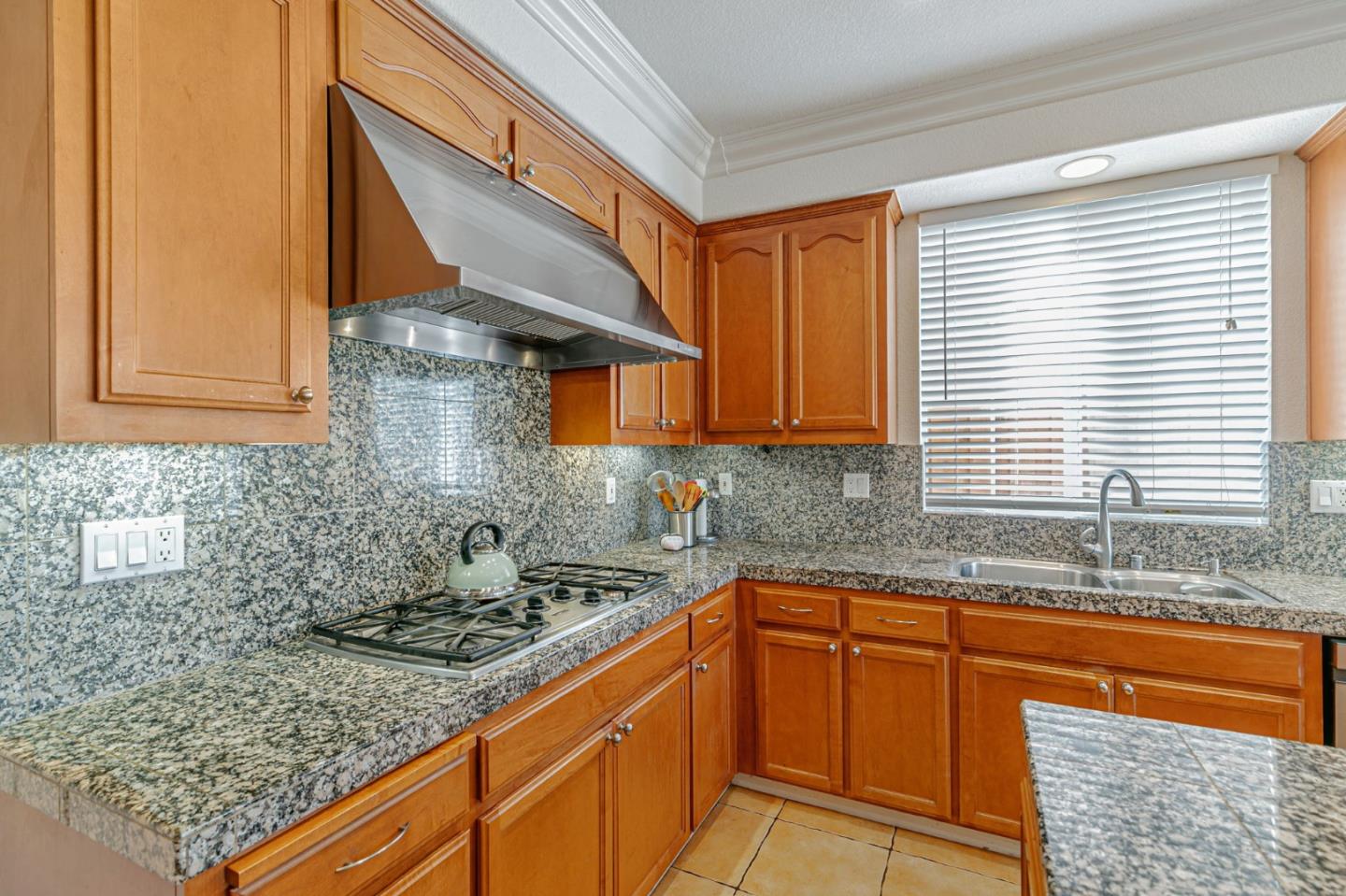 Detail Gallery Image 29 of 76 For 4224 Indigo Oak Ct, San Jose,  CA 95121 - 5 Beds | 3/1 Baths