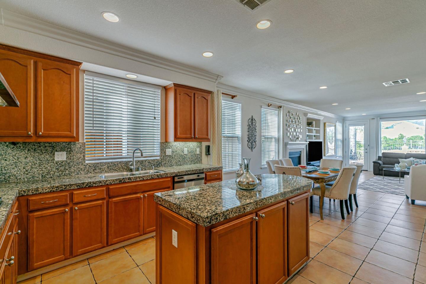 Detail Gallery Image 31 of 76 For 4224 Indigo Oak Ct, San Jose,  CA 95121 - 5 Beds | 3/1 Baths
