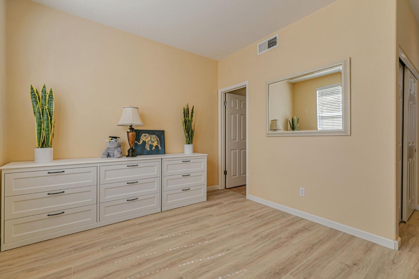 Detail Gallery Image 41 of 76 For 4224 Indigo Oak Ct, San Jose,  CA 95121 - 5 Beds | 3/1 Baths