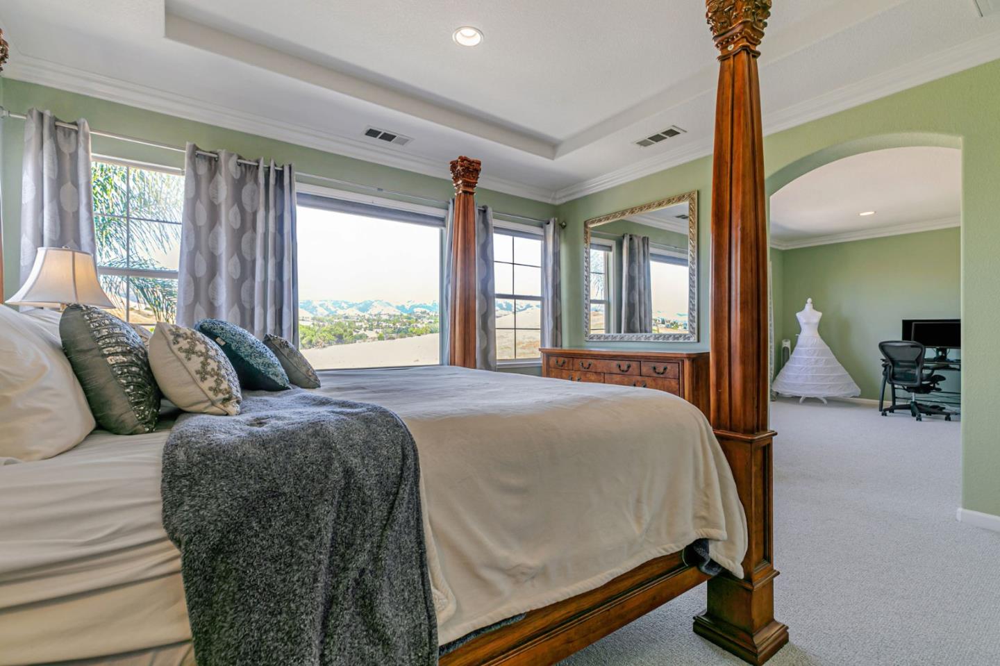 Detail Gallery Image 48 of 76 For 4224 Indigo Oak Ct, San Jose,  CA 95121 - 5 Beds | 3/1 Baths