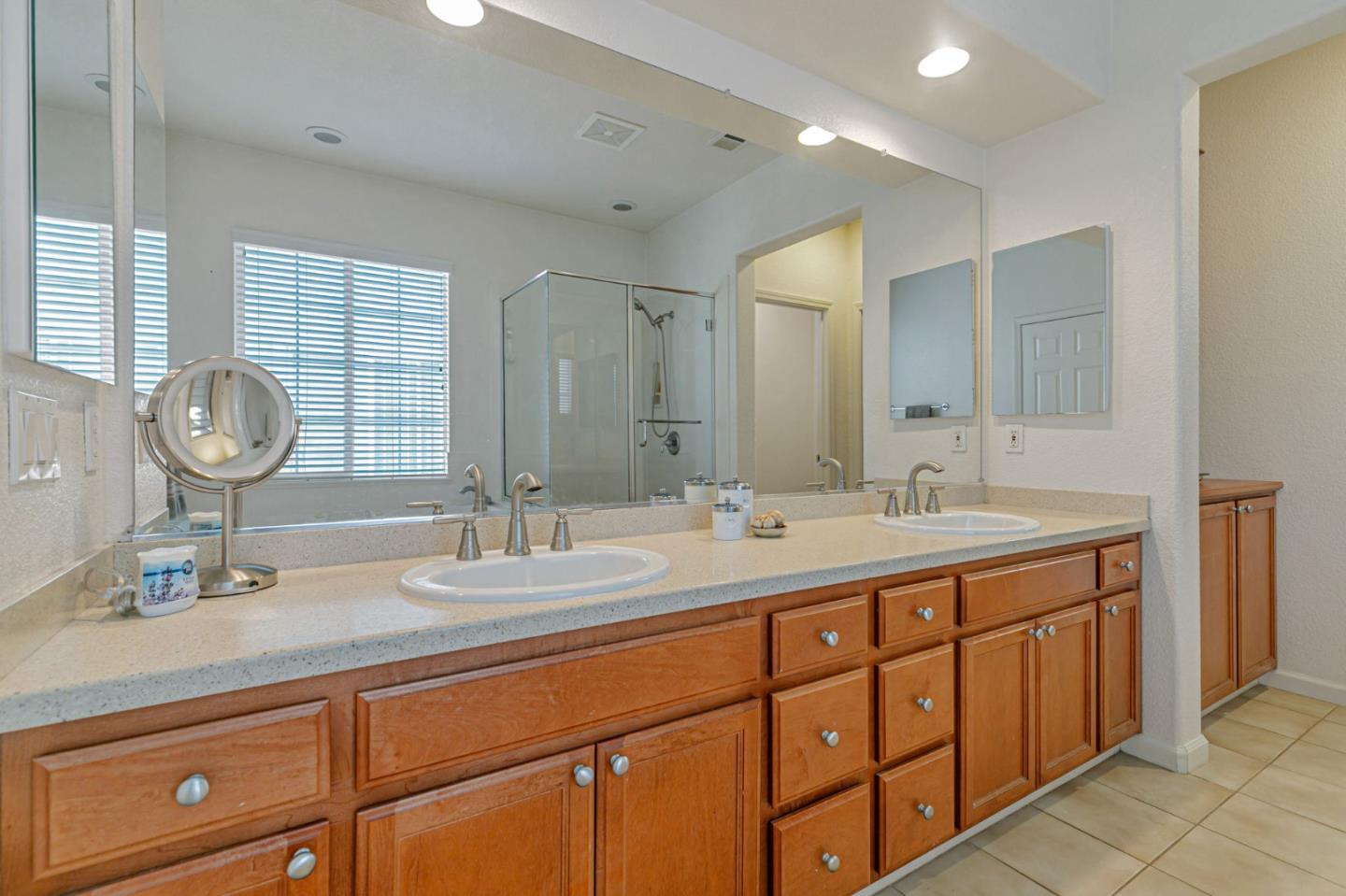 Detail Gallery Image 53 of 76 For 4224 Indigo Oak Ct, San Jose,  CA 95121 - 5 Beds | 3/1 Baths