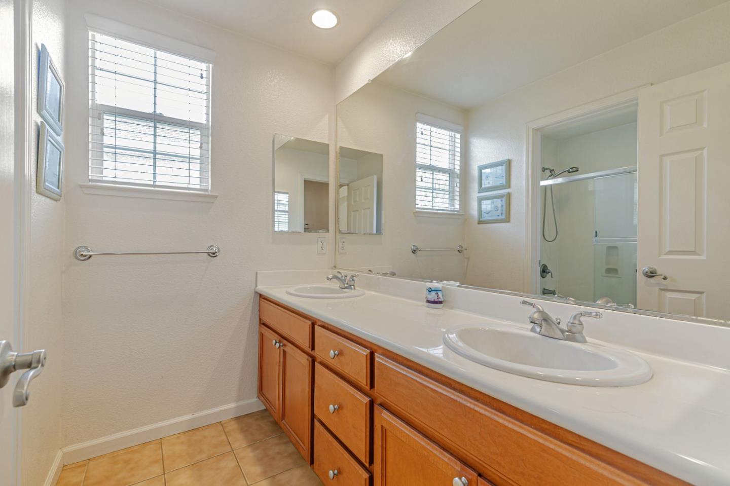 Detail Gallery Image 60 of 76 For 4224 Indigo Oak Ct, San Jose,  CA 95121 - 5 Beds | 3/1 Baths