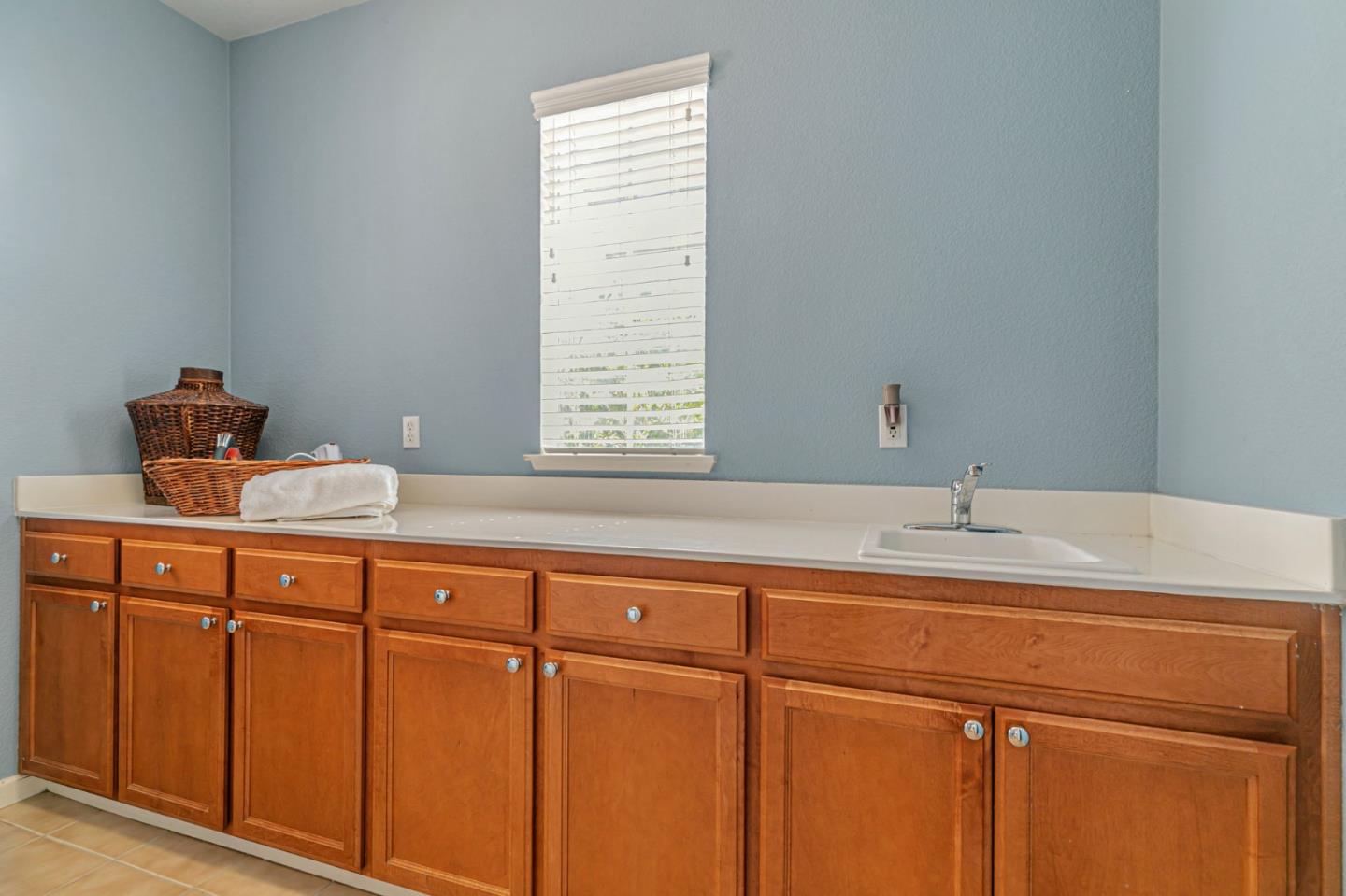 Detail Gallery Image 65 of 76 For 4224 Indigo Oak Ct, San Jose,  CA 95121 - 5 Beds | 3/1 Baths