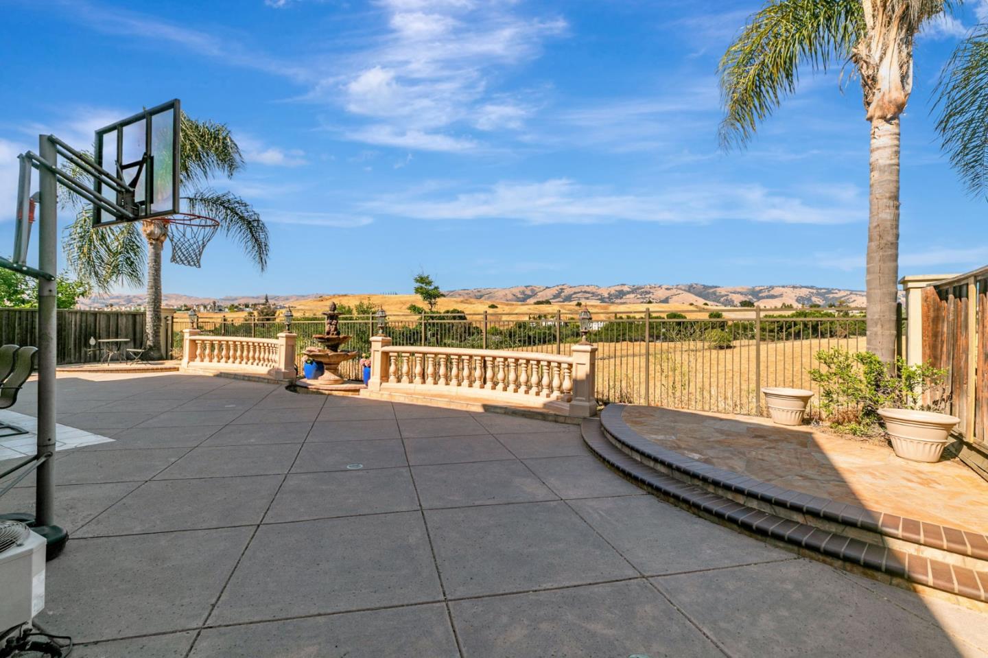Detail Gallery Image 70 of 76 For 4224 Indigo Oak Ct, San Jose,  CA 95121 - 5 Beds | 3/1 Baths