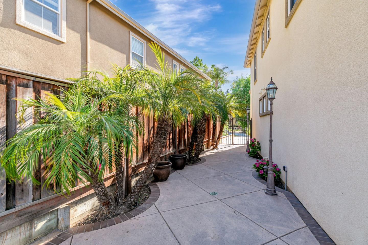 Detail Gallery Image 74 of 76 For 4224 Indigo Oak Ct, San Jose,  CA 95121 - 5 Beds | 3/1 Baths