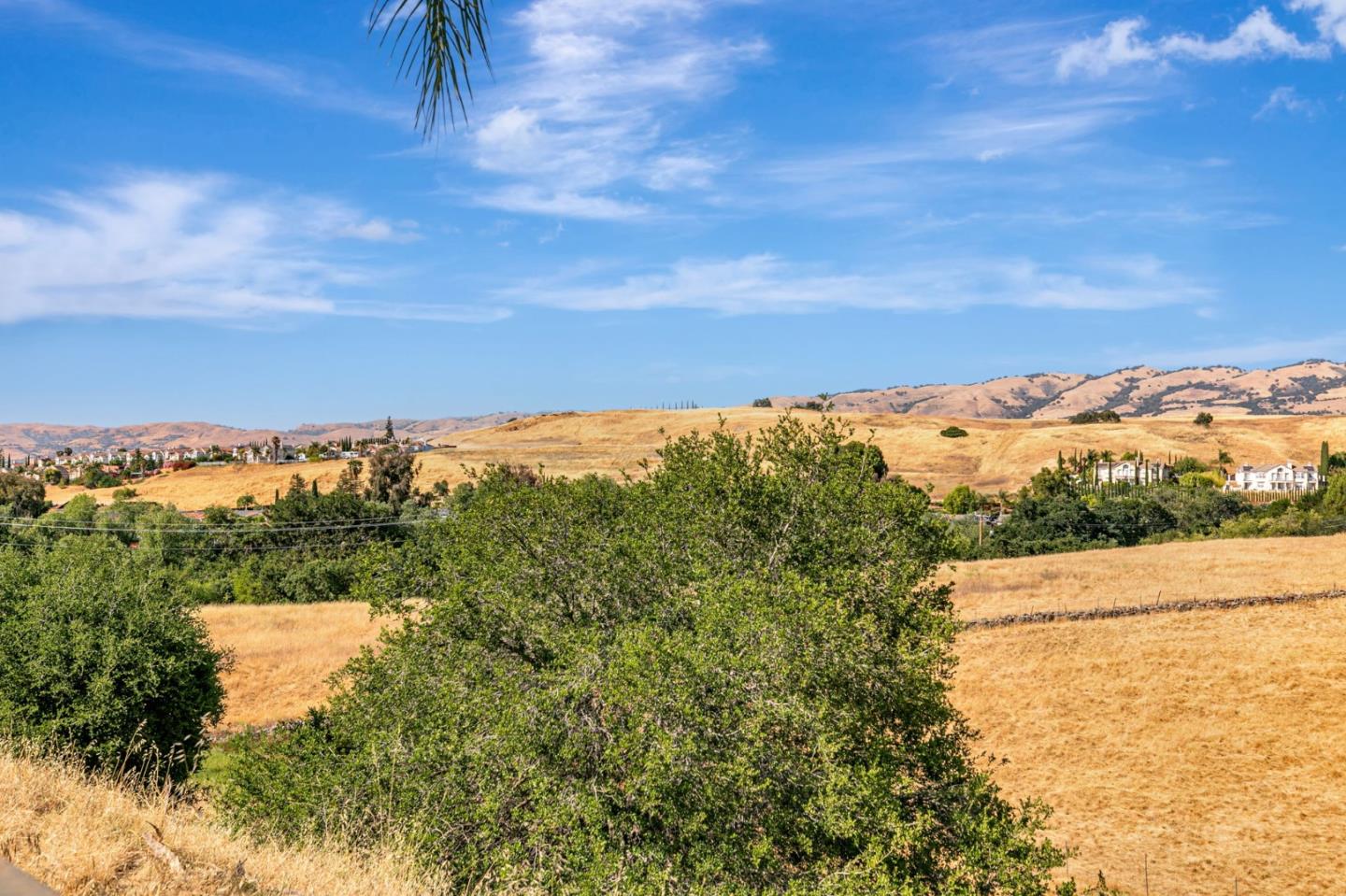 Detail Gallery Image 75 of 76 For 4224 Indigo Oak Ct, San Jose,  CA 95121 - 5 Beds | 3/1 Baths