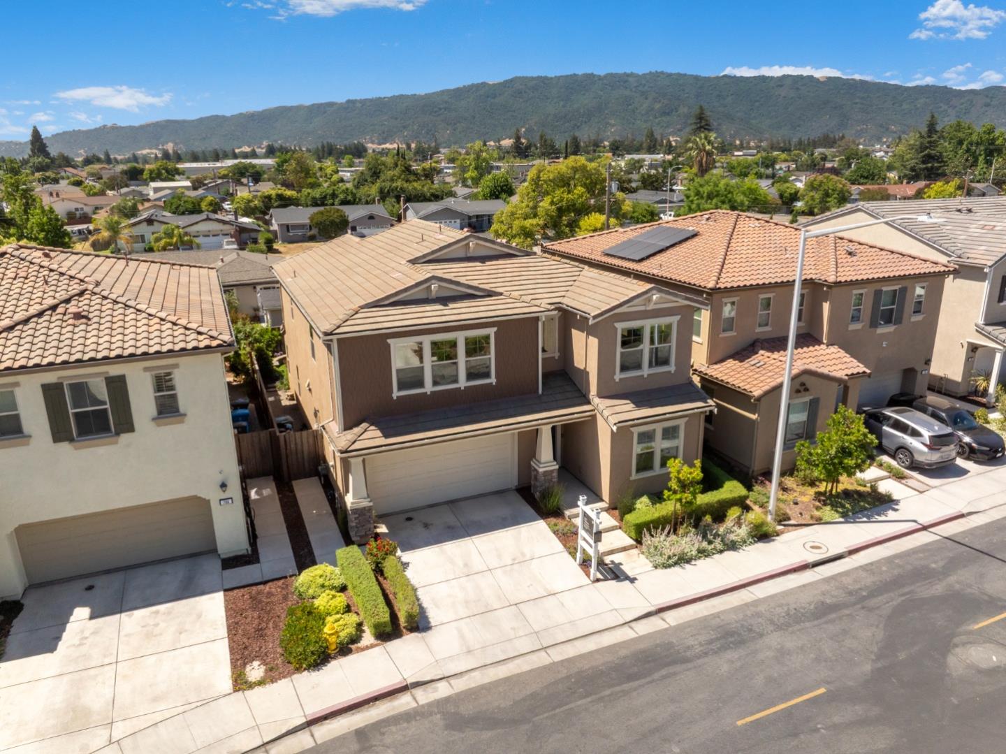 Detail Gallery Image 2 of 37 For 712 Baxter Way, Gilroy,  CA 95020 - 4 Beds | 3 Baths