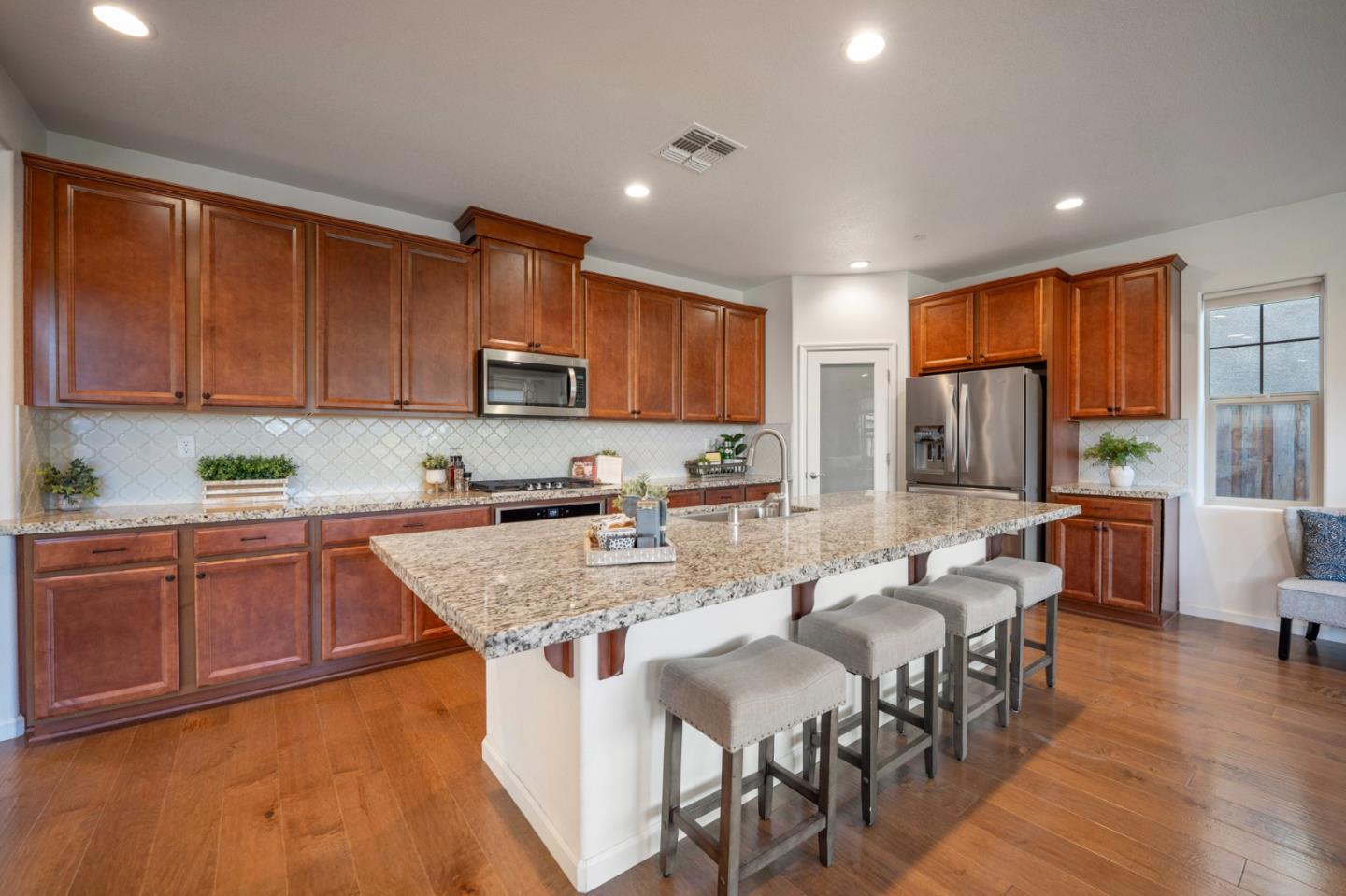 Detail Gallery Image 4 of 37 For 712 Baxter Way, Gilroy,  CA 95020 - 4 Beds | 3 Baths
