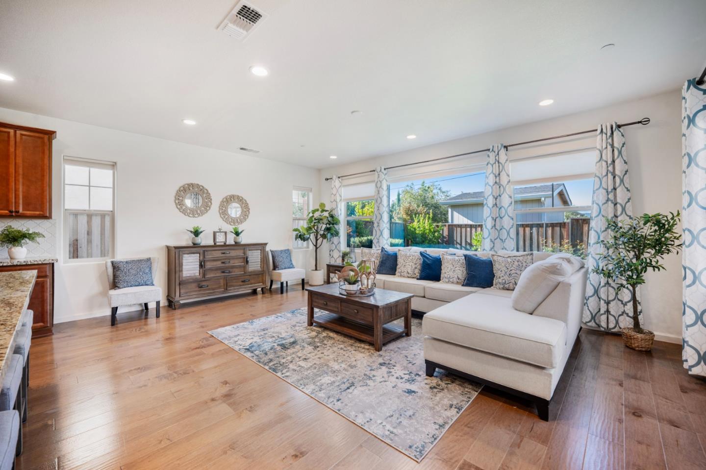Detail Gallery Image 6 of 37 For 712 Baxter Way, Gilroy,  CA 95020 - 4 Beds | 3 Baths