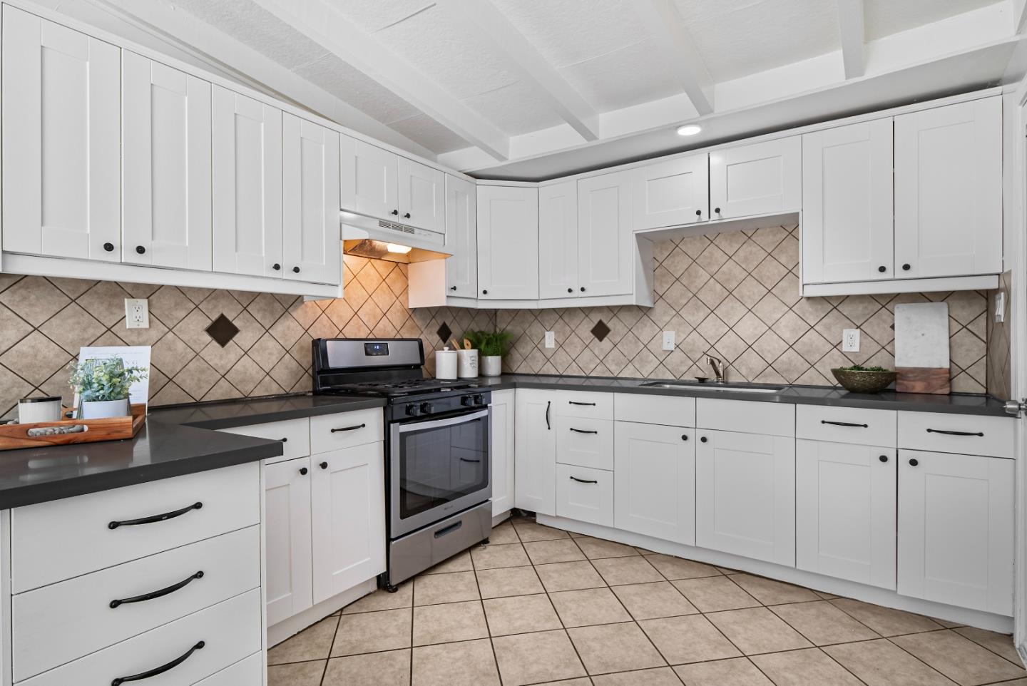 Detail Gallery Image 8 of 43 For 1651 Cabrillo Ave, Santa Clara,  CA 95050 - 3 Beds | 1 Baths