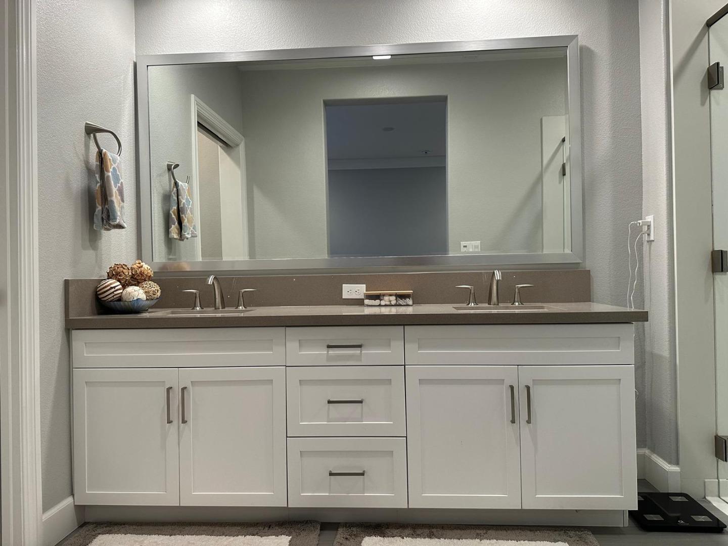 Detail Gallery Image 13 of 32 For 1068 Bigleaf Pl #402,  San Jose,  CA 95131 - 3 Beds | 2/1 Baths