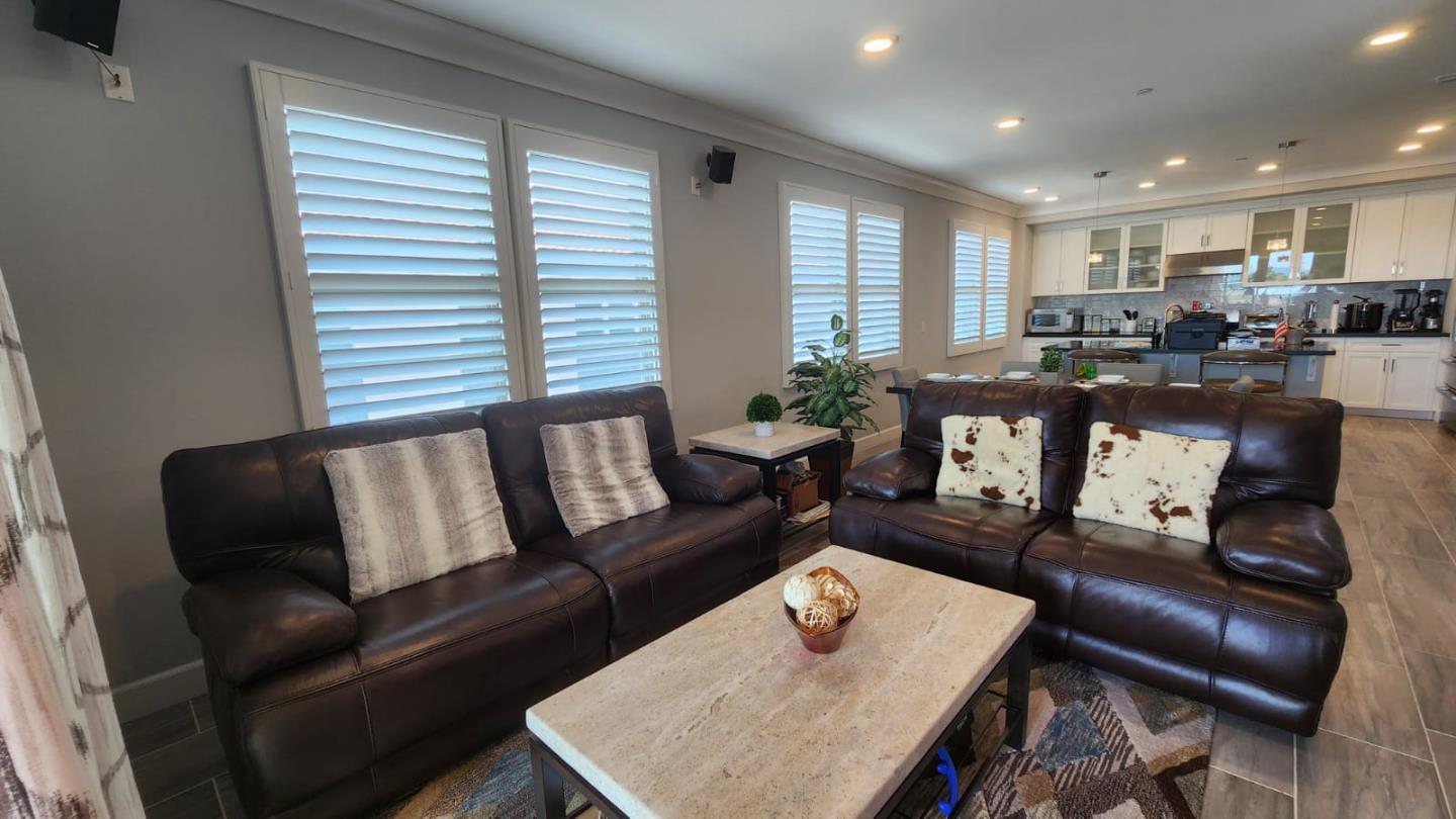 Detail Gallery Image 7 of 32 For 1068 Bigleaf Pl #402,  San Jose,  CA 95131 - 3 Beds | 2/1 Baths