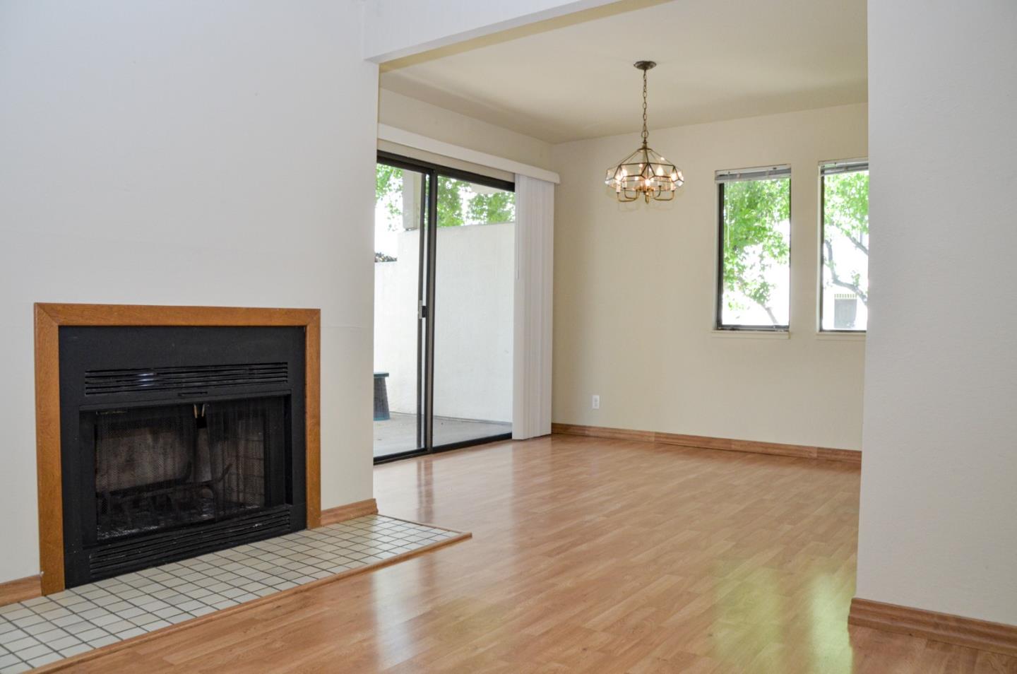 Detail Gallery Image 6 of 39 For 70 Mozden Ln, Pleasant Hill,  CA 94523 - 2 Beds | 2 Baths