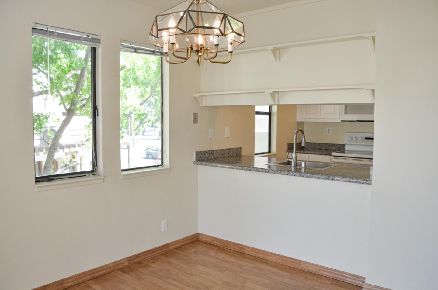Detail Gallery Image 8 of 39 For 70 Mozden Ln, Pleasant Hill,  CA 94523 - 2 Beds | 2 Baths