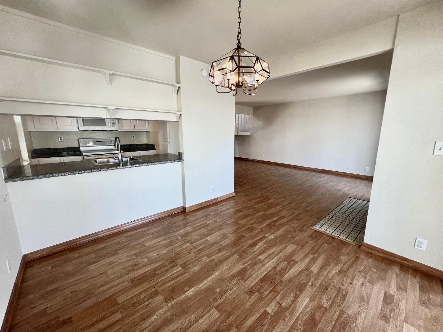 Detail Gallery Image 9 of 39 For 70 Mozden Ln, Pleasant Hill,  CA 94523 - 2 Beds | 2 Baths