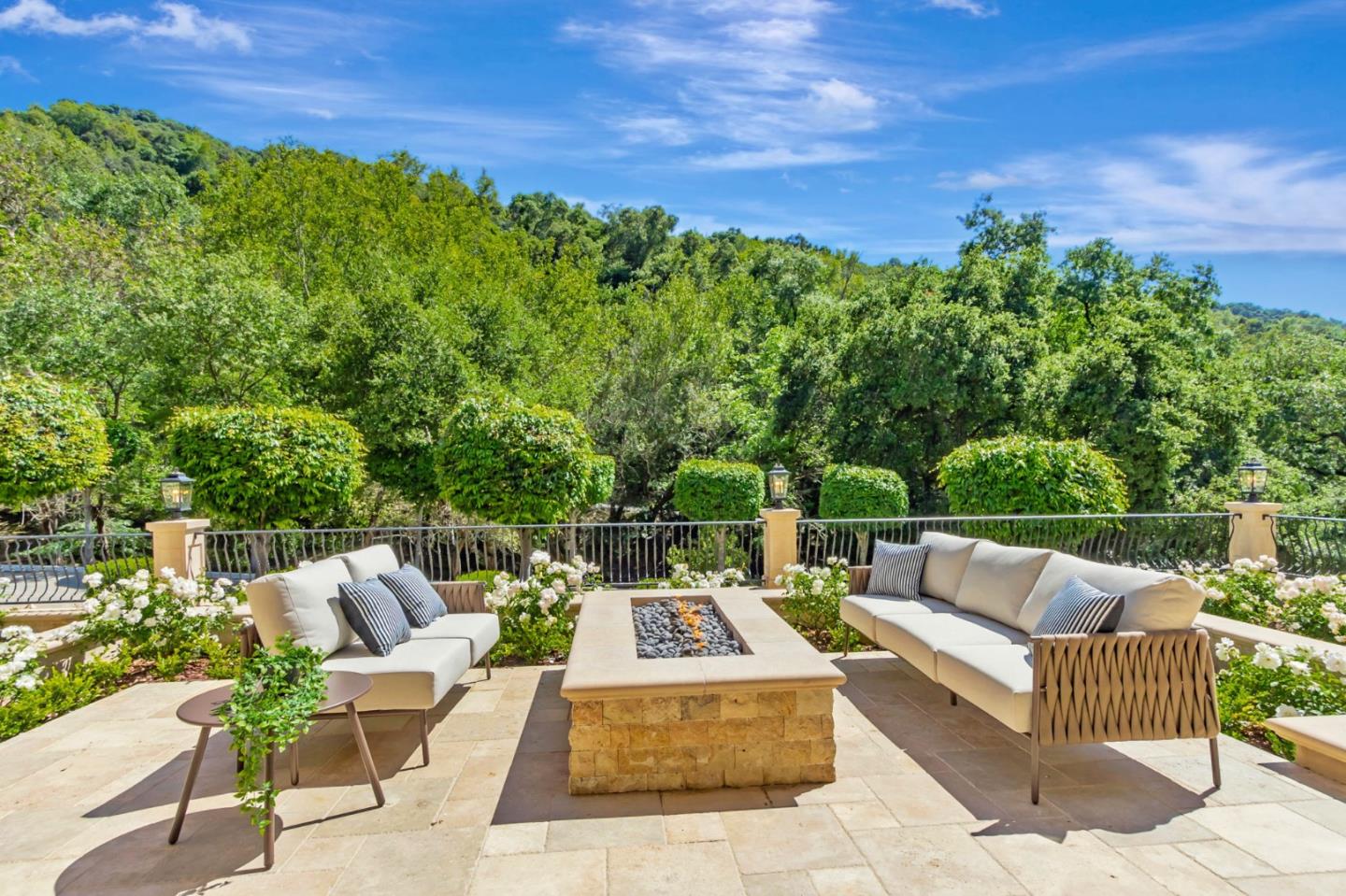 Detail Gallery Image 26 of 159 For 15681 Kennedy Rd, Los Gatos,  CA 95032 - 8 Beds | 10/1 Baths