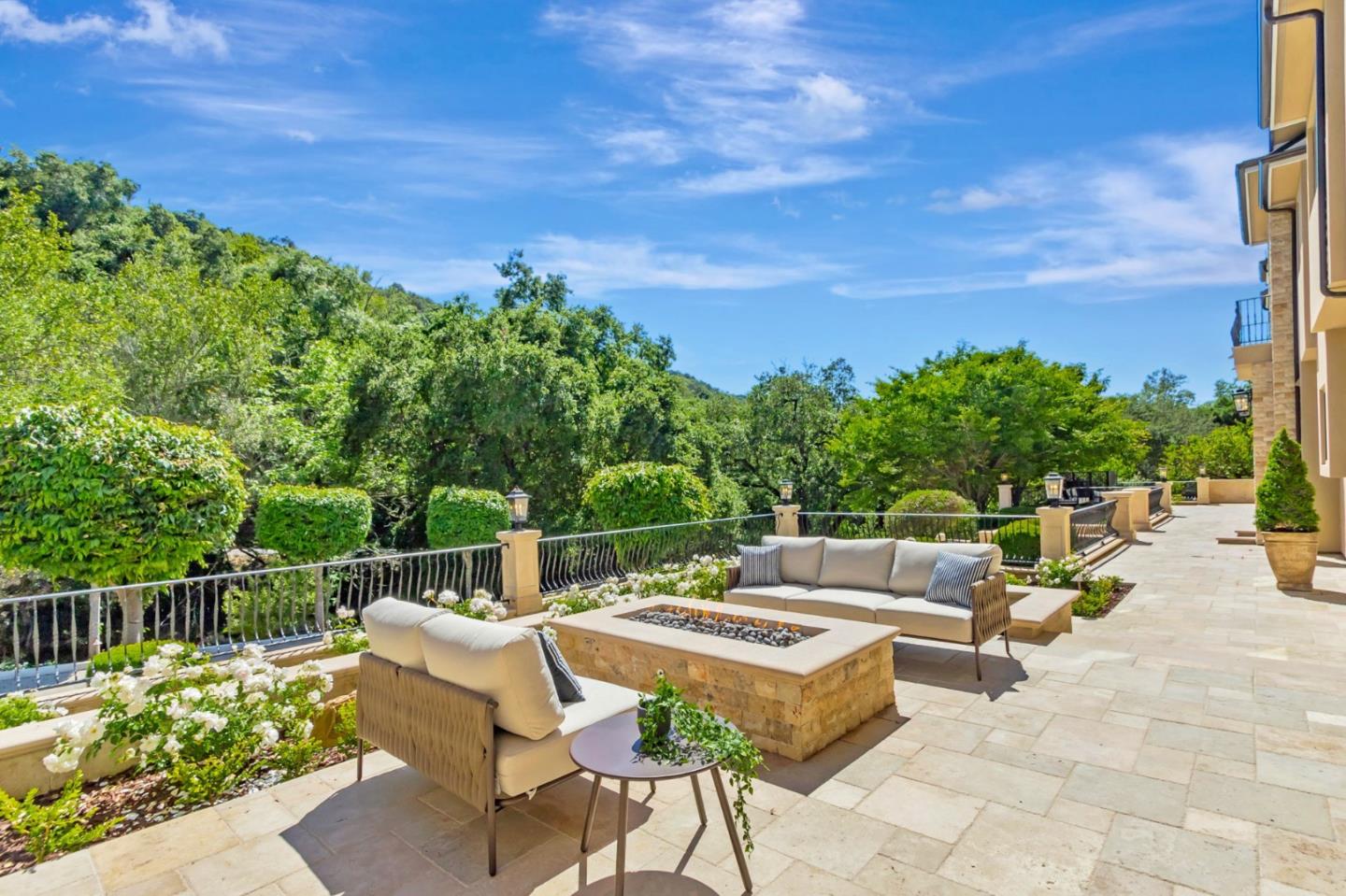 Detail Gallery Image 27 of 159 For 15681 Kennedy Rd, Los Gatos,  CA 95032 - 8 Beds | 10/1 Baths