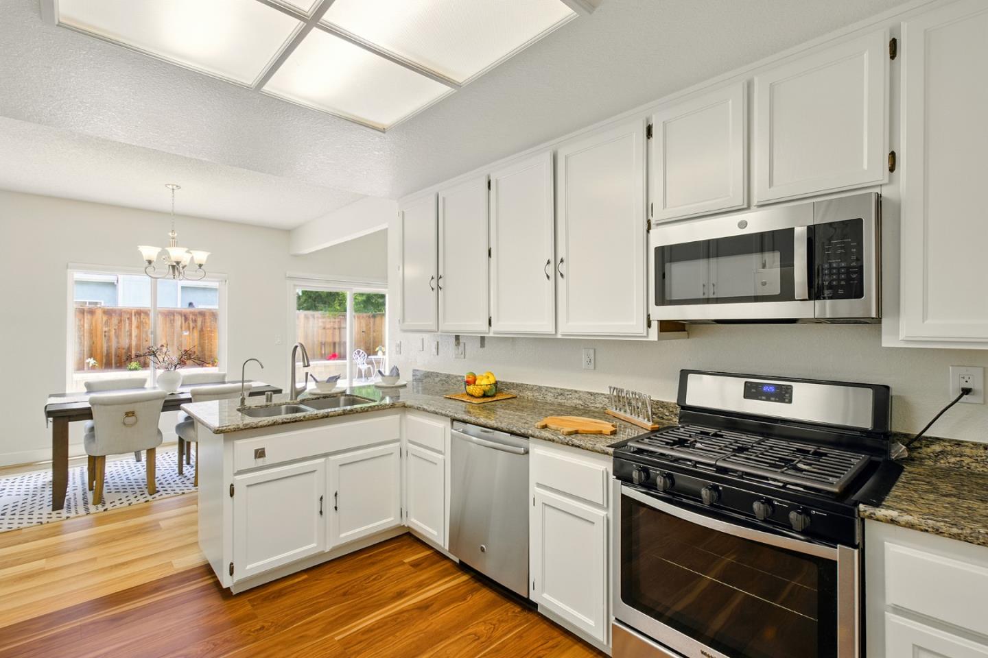Detail Gallery Image 18 of 63 For 34348 Siward Dr, Fremont,  CA 94555 - 3 Beds | 2/1 Baths