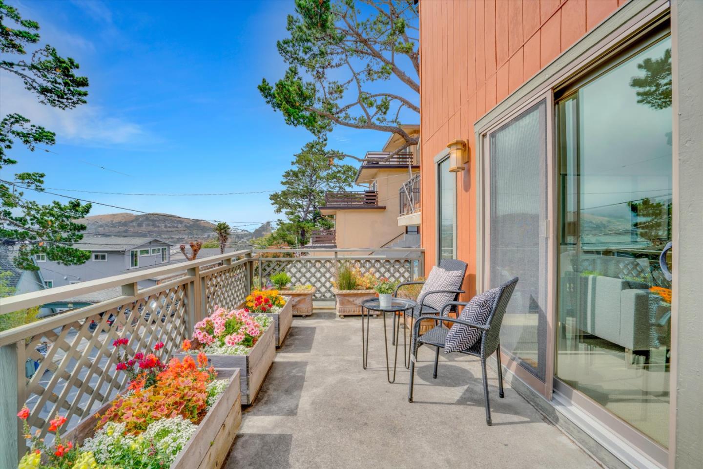 Detail Gallery Image 13 of 52 For 141 Santa Clara St, Brisbane,  CA 94005 - 4 Beds | 3/1 Baths