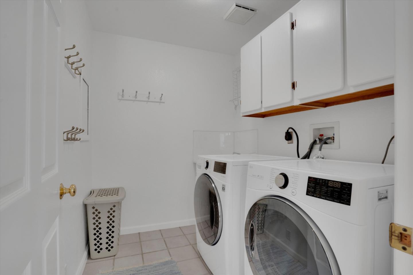 Detail Gallery Image 35 of 52 For 141 Santa Clara St, Brisbane,  CA 94005 - 4 Beds | 3/1 Baths