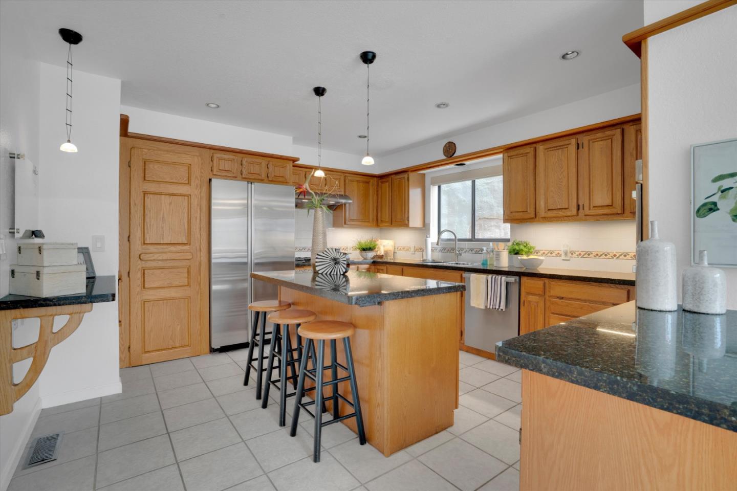 Detail Gallery Image 6 of 52 For 141 Santa Clara St, Brisbane,  CA 94005 - 4 Beds | 3/1 Baths