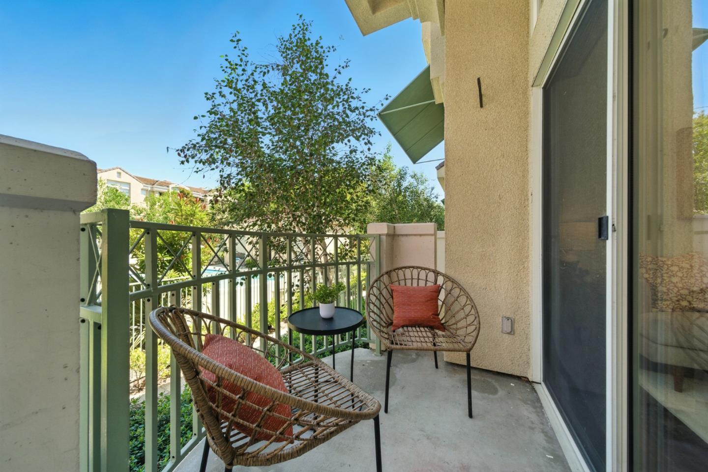 Detail Gallery Image 10 of 63 For 135 Frederick Ct, Mountain View,  CA 94043 - 3 Beds | 2/1 Baths