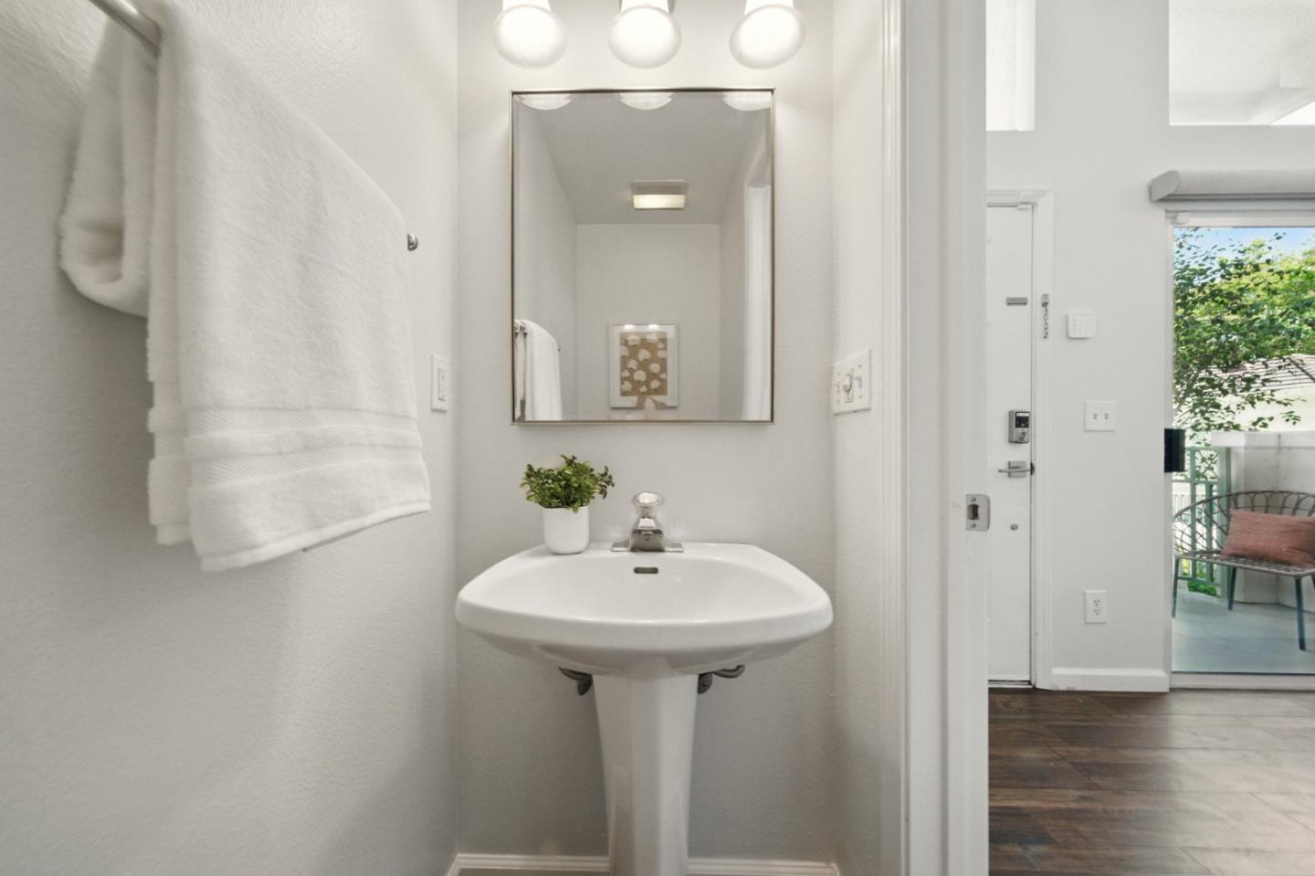 Detail Gallery Image 11 of 63 For 135 Frederick Ct, Mountain View,  CA 94043 - 3 Beds | 2/1 Baths