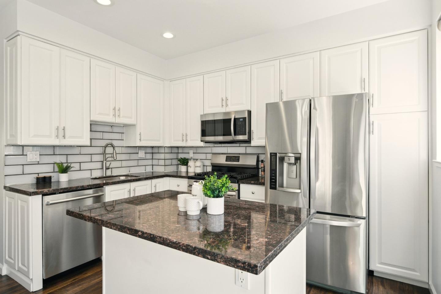 Detail Gallery Image 14 of 63 For 135 Frederick Ct, Mountain View,  CA 94043 - 3 Beds | 2/1 Baths