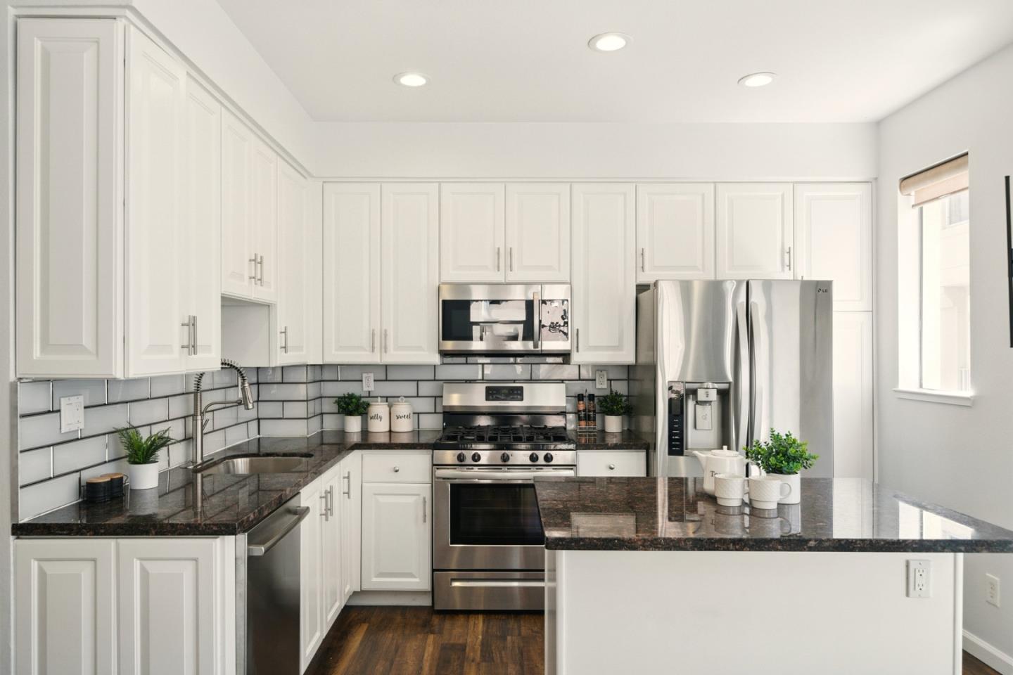Detail Gallery Image 15 of 63 For 135 Frederick Ct, Mountain View,  CA 94043 - 3 Beds | 2/1 Baths