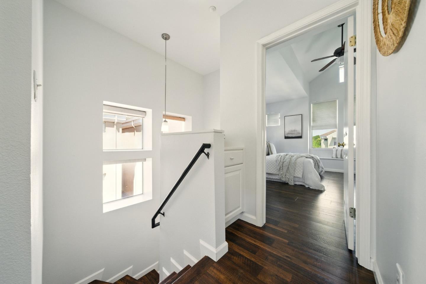 Detail Gallery Image 20 of 63 For 135 Frederick Ct, Mountain View,  CA 94043 - 3 Beds | 2/1 Baths
