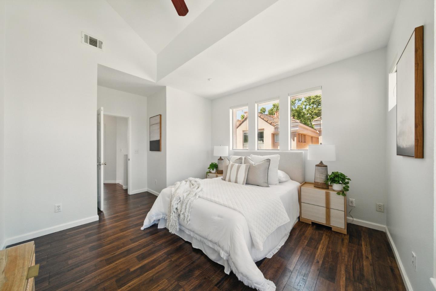 Detail Gallery Image 21 of 63 For 135 Frederick Ct, Mountain View,  CA 94043 - 3 Beds | 2/1 Baths