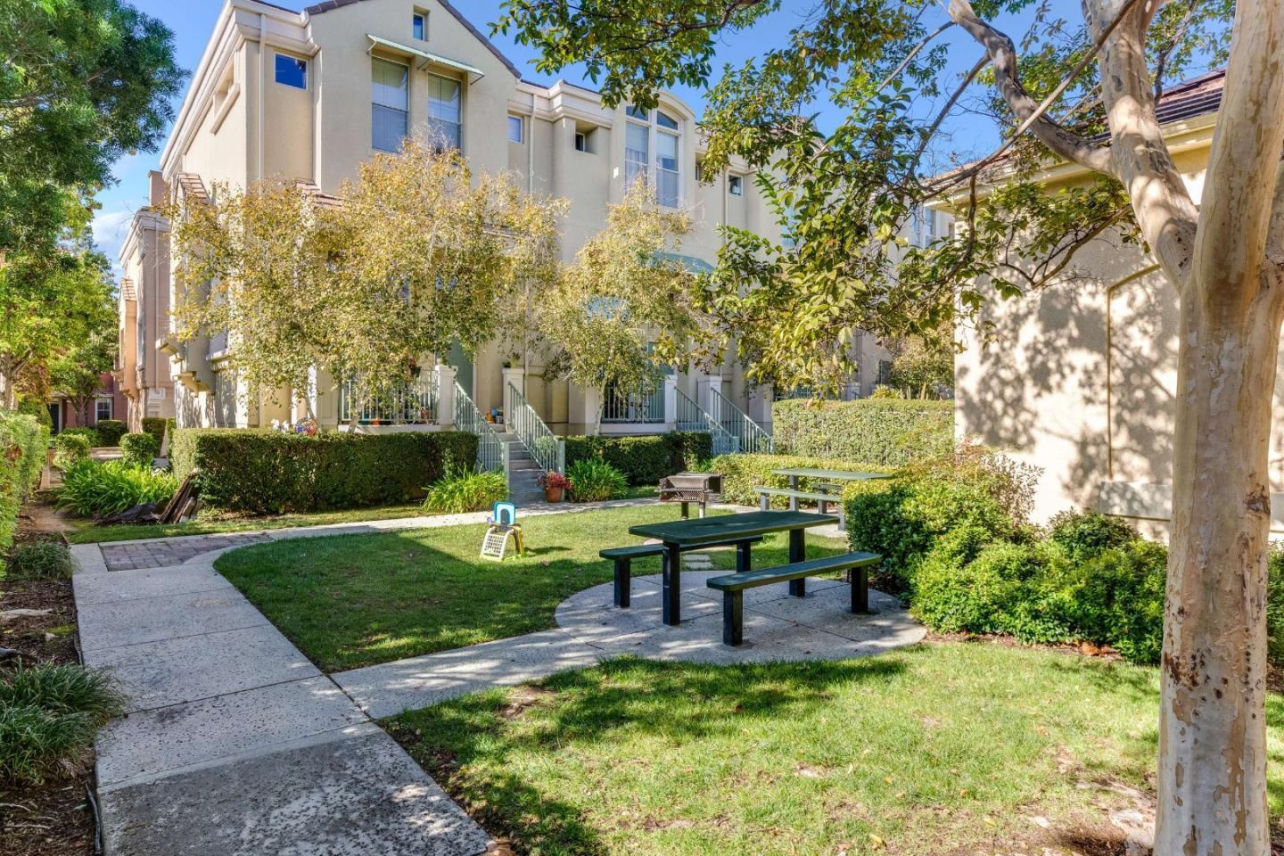 Detail Gallery Image 49 of 63 For 135 Frederick Ct, Mountain View,  CA 94043 - 3 Beds | 2/1 Baths