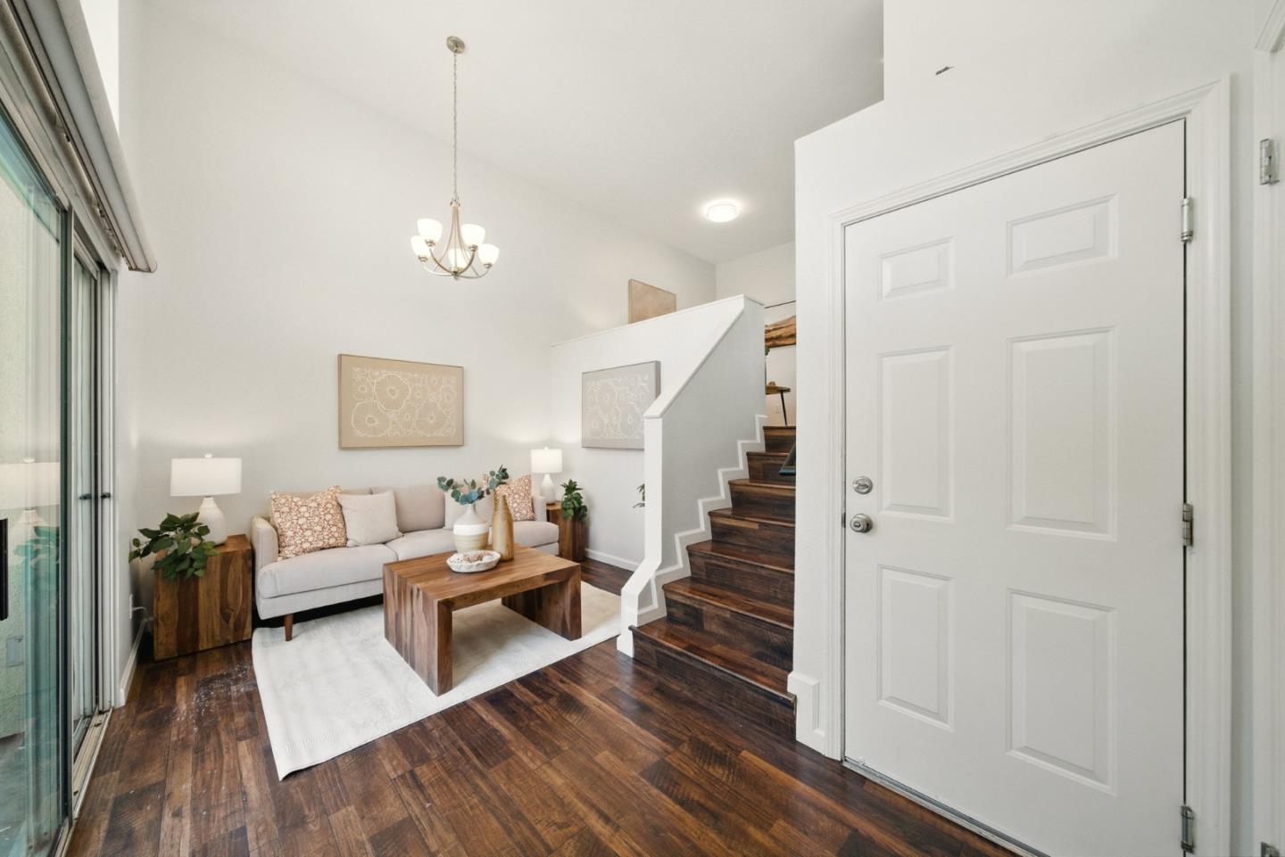 Detail Gallery Image 5 of 63 For 135 Frederick Ct, Mountain View,  CA 94043 - 3 Beds | 2/1 Baths